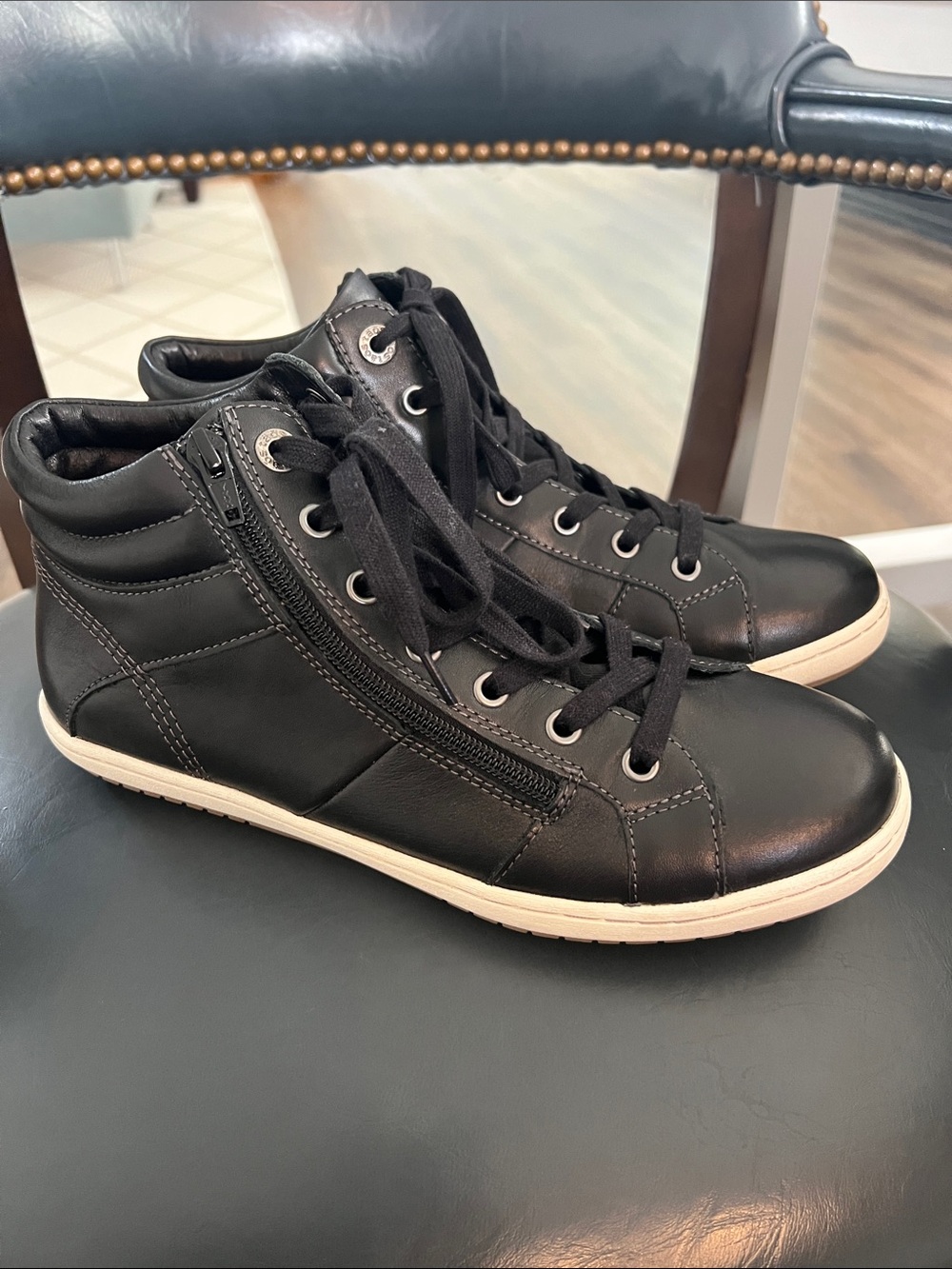 Taos Footwear Union Leather High-Top Sneakers Grey/Black Size 9.5 NEW